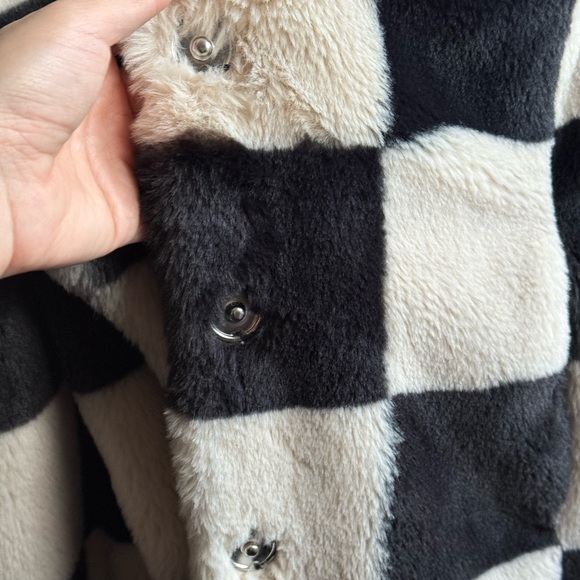 Asos coat in checkerboard faux fur. US 6. - Picture 8 of 11